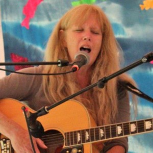 Linda singing at festival 2013